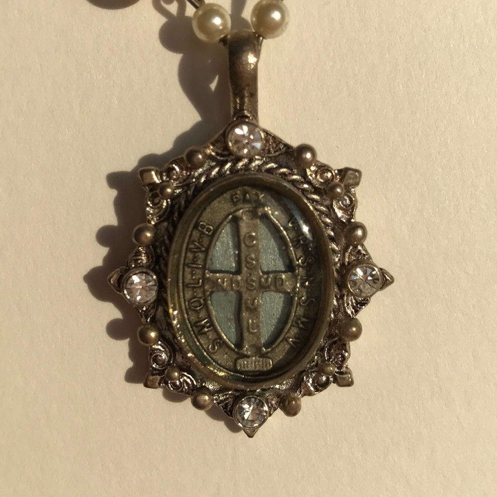 VSA Multilayered Pearl Necklace w/ Silver Cross